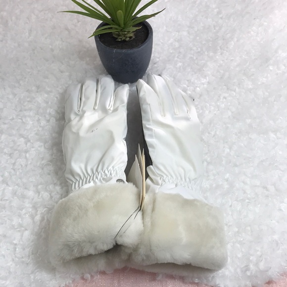 UGG Genuine Dyed Shearling Trim Tech Gloves - Picture 2 of 7